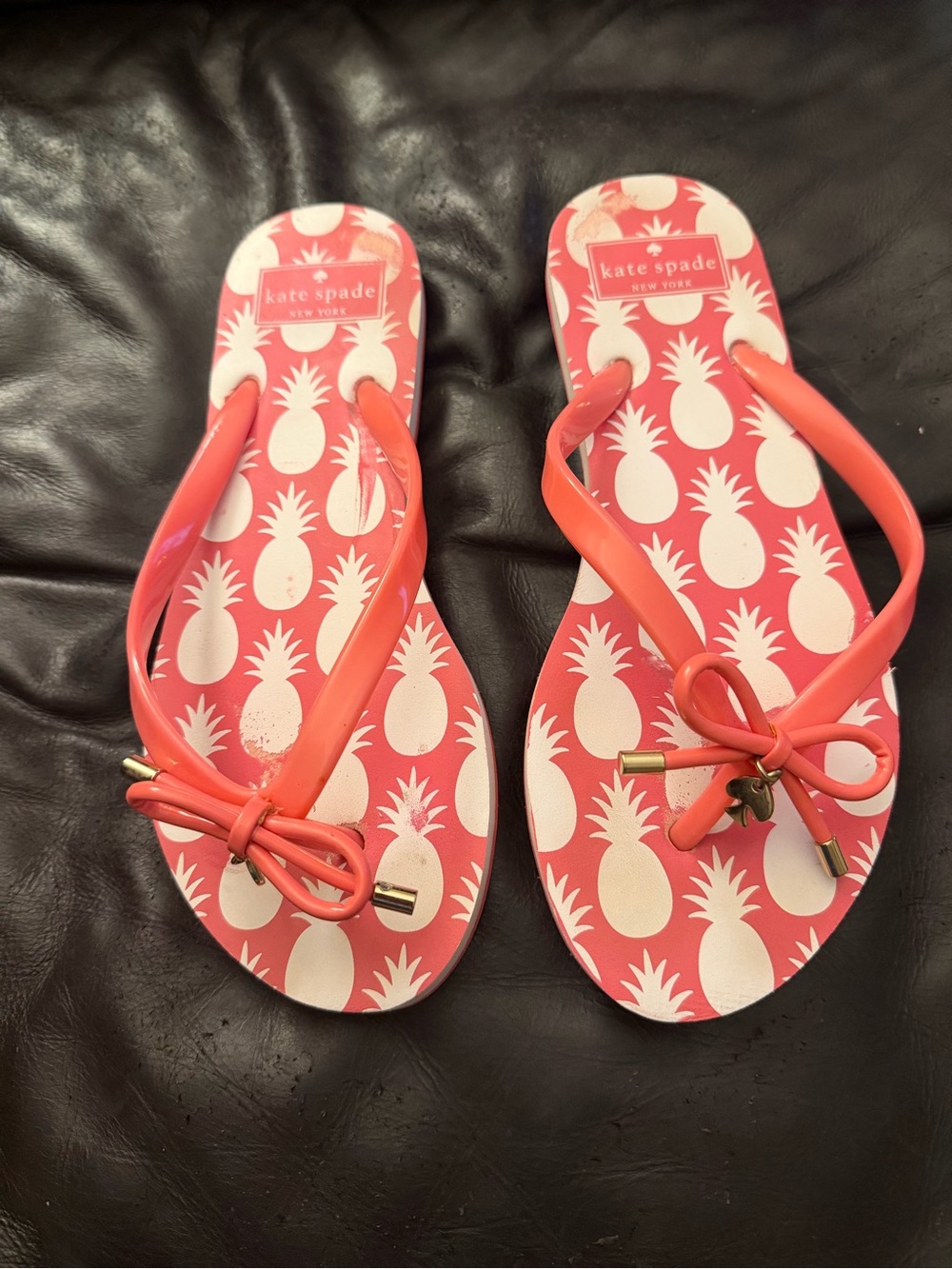 Kate Spade Coral Pink Pineapple Bow Flip Flops Sz 7